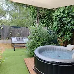 Joli Climatisé Avec Jacuzzi Privé Et Entrée Indépendante Appartement *