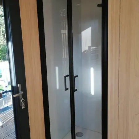 Joli Climatisé Avec Jacuzzi Privé Et Entrée Indépendante *