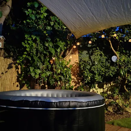 Joli Climatise Avec Jacuzzi Prive Et Entree Independante شقة Fréjus