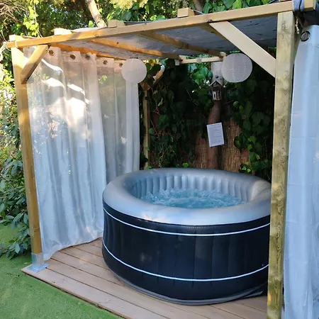 Joli Climatise Avec Jacuzzi Prive Et Entree Independante شقة Fréjus