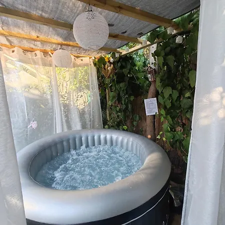 شقة Joli Climatise Avec Jacuzzi Prive Et Entree Independante Fréjus